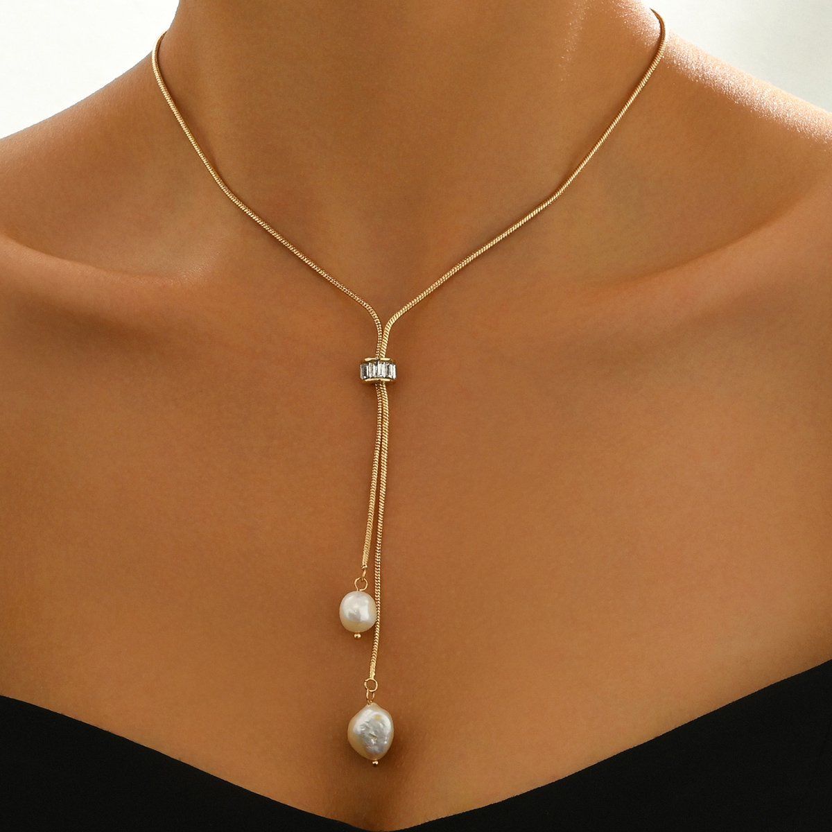 Elegant Gold Pearl Pendant Necklace With